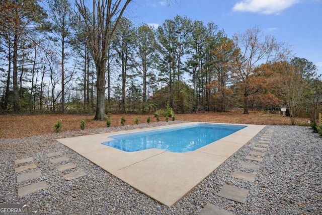 12 Clearwater Road, Sharpsburg, GA 30277