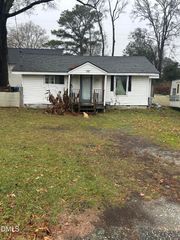 903 N Fayetteville Avenue, Dunn, NC 28334