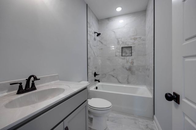 460 Ayden Ln, Clarksville, TN 37042