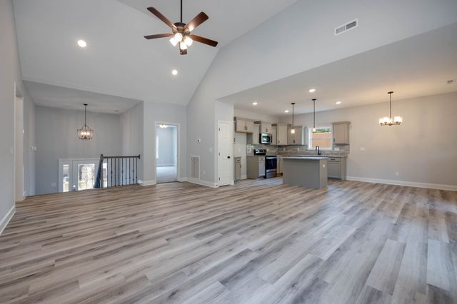 460 Ayden Ln, Clarksville, TN 37042