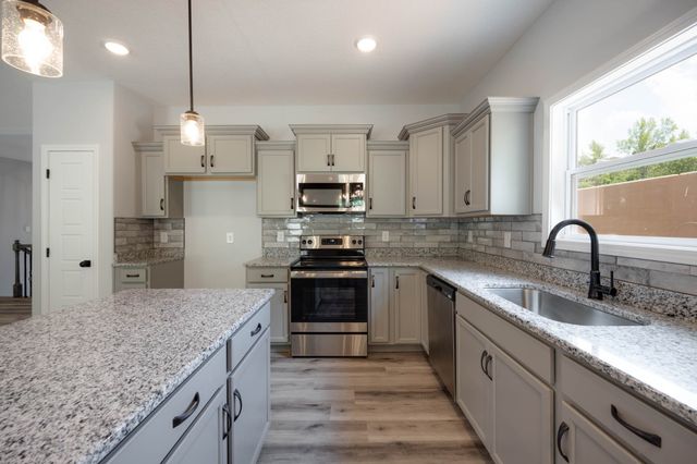 460 Ayden Ln, Clarksville, TN 37042