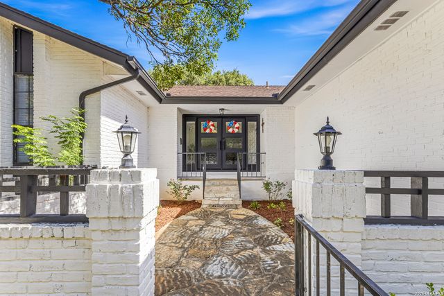 8621 CLASSIC OAKS LN, San Antonio, TX 78255