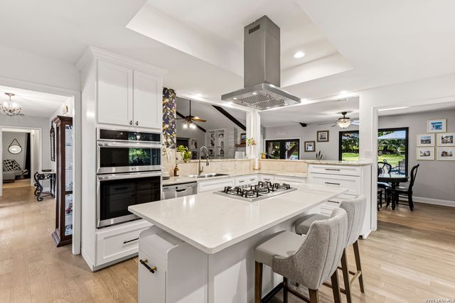 8621 CLASSIC OAKS LN, San Antonio, TX 78255