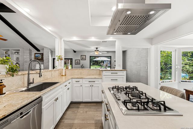 8621 CLASSIC OAKS LN, San Antonio, TX 78255