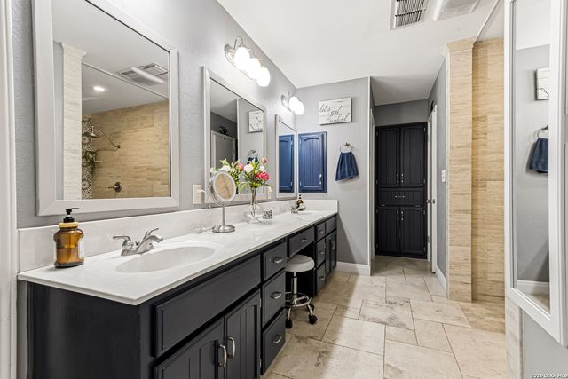 8621 CLASSIC OAKS LN, San Antonio, TX 78255