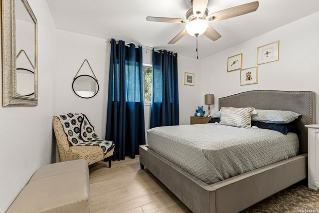 8621 CLASSIC OAKS LN, San Antonio, TX 78255