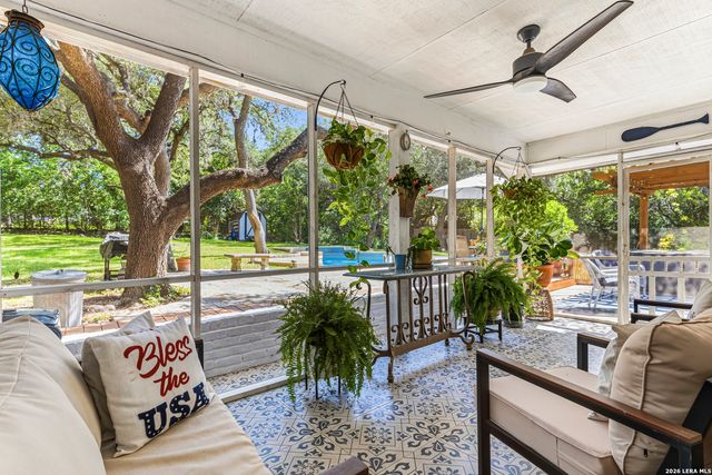 8621 CLASSIC OAKS LN, San Antonio, TX 78255