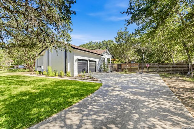 8621 CLASSIC OAKS LN, San Antonio, TX 78255