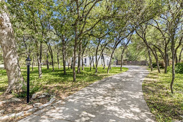 8621 CLASSIC OAKS LN, San Antonio, TX 78255