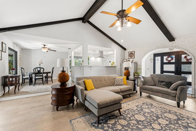 8621 CLASSIC OAKS LN, San Antonio, TX 78255