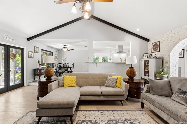 8621 CLASSIC OAKS LN, San Antonio, TX 78255