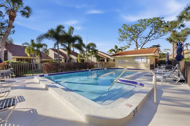 5312 HUNTINGWOOD COURT 39, Sarasota, FL 34235