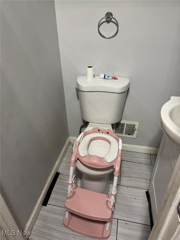 5164 Edenhurst Road, Lyndhurst, OH 44124