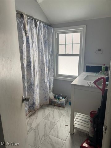 5164 Edenhurst Road, Lyndhurst, OH 44124