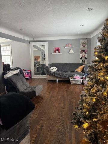 5164 Edenhurst Road, Lyndhurst, OH 44124