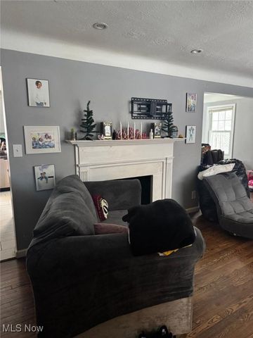 5164 Edenhurst Road, Lyndhurst, OH 44124