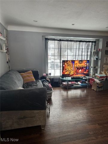 5164 Edenhurst Road, Lyndhurst, OH 44124