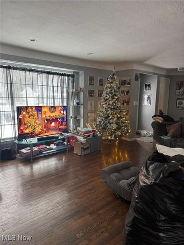 5164 Edenhurst Road, Lyndhurst, OH 44124