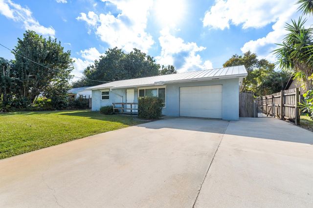 8756 SE Sunset Drive, Hobe Sound, FL 33455