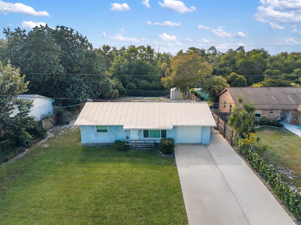 8756 SE Sunset Drive, Hobe Sound, FL 33455