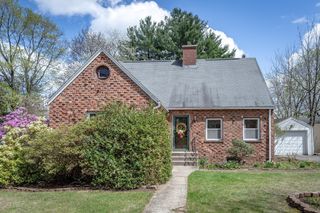 16 Queen St, Holyoke, MA 01040