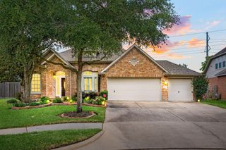 852 Shoal Pointe Lane, League City, TX 77573