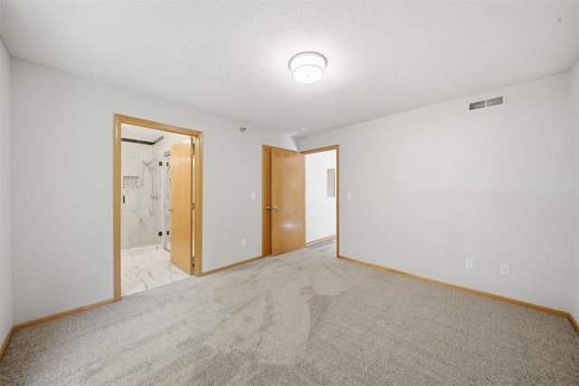 2153 NW 159th Street 56, Clive, IA 50325