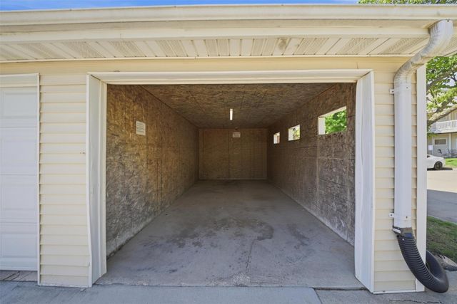 2153 NW 159th Street 56, Clive, IA 50325