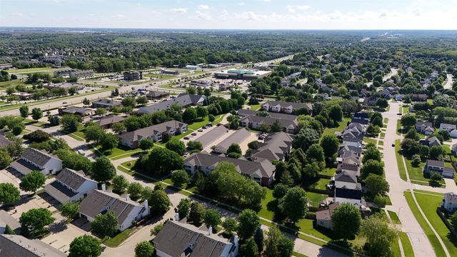 2153 NW 159th Street 56, Clive, IA 50325