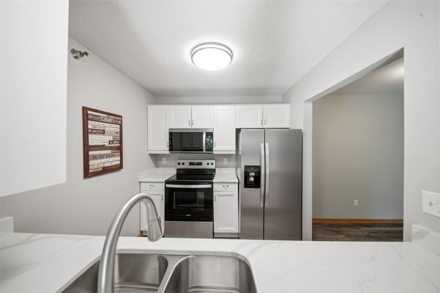 2153 NW 159th Street 56, Clive, IA 50325