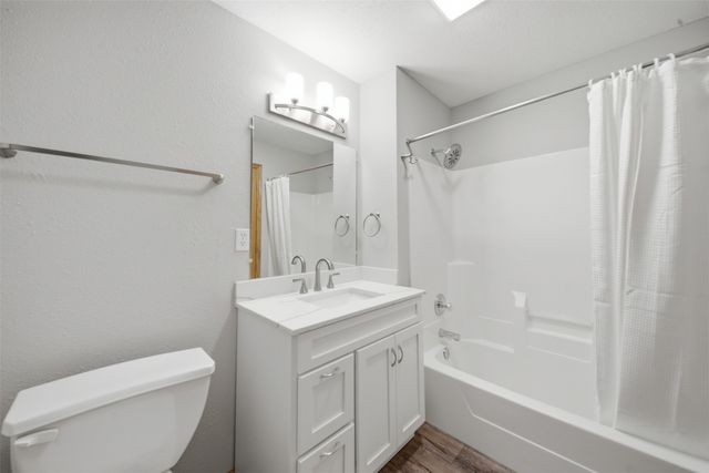 2153 NW 159th Street 56, Clive, IA 50325
