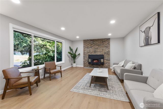 11028 83rd Avenue E, Puyallup, WA 98373