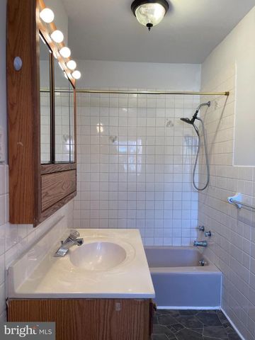 1128 N SIXTH ST, Reading, PA 19601