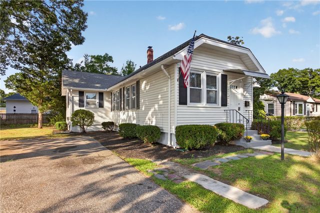 37 Lincoln Avenue, Warwick, RI 02888