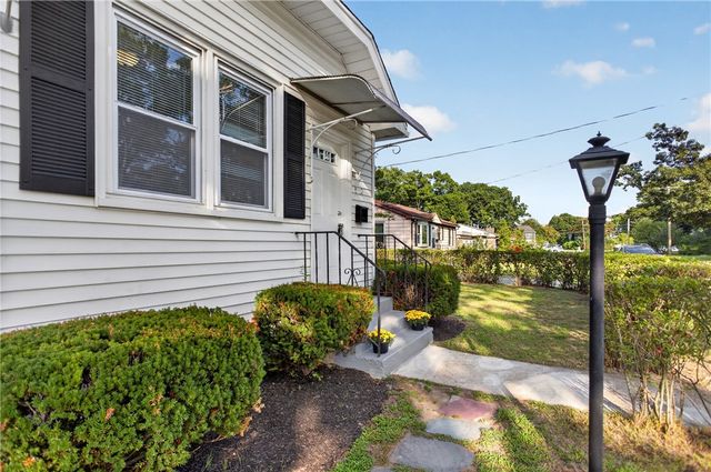 37 Lincoln Avenue, Warwick, RI 02888