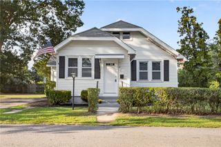 37 Lincoln Avenue, Warwick, RI 02888
