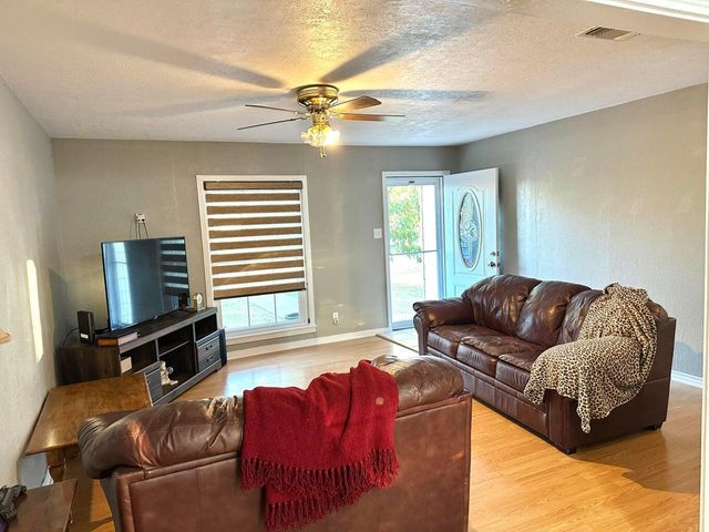 401 Xenia Street, Plainview, TX 79072