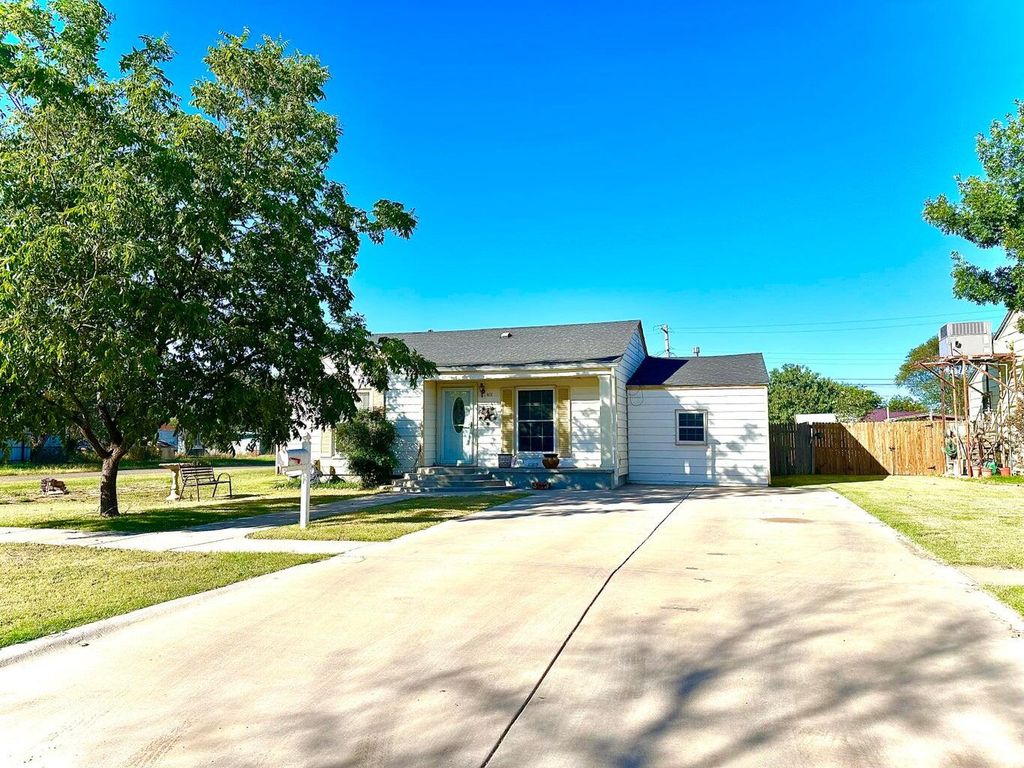 401 Xenia Street, Plainview, TX 79072