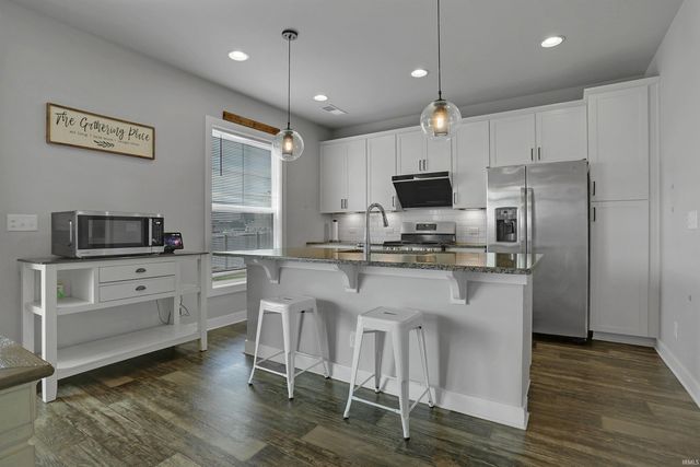 4997 White Chapel Drive, Newburgh, IN 47630