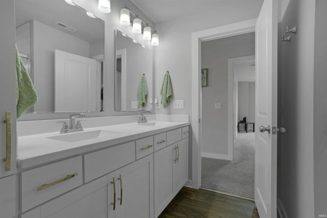 4997 White Chapel Drive, Newburgh, IN 47630
