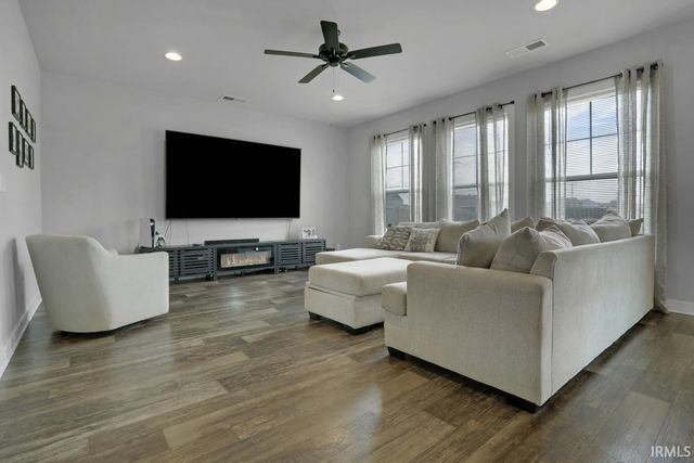 4997 White Chapel Drive, Newburgh, IN 47630