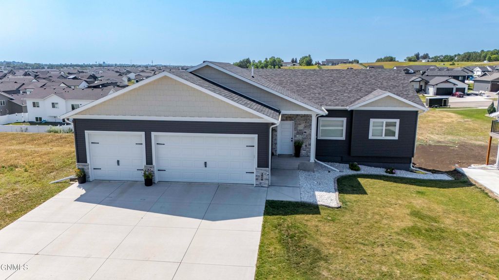 3910 Steel Street, Bismarck, ND 58503 photo 3