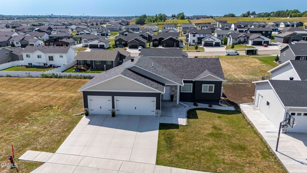 3910 Steel Street, Bismarck, ND 58503 photo 4