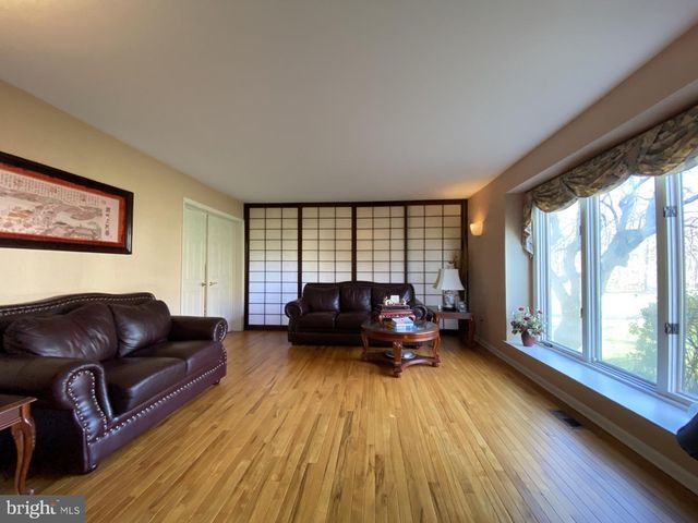 17 JONATHAN MORRIS CIR, Media, PA 19063