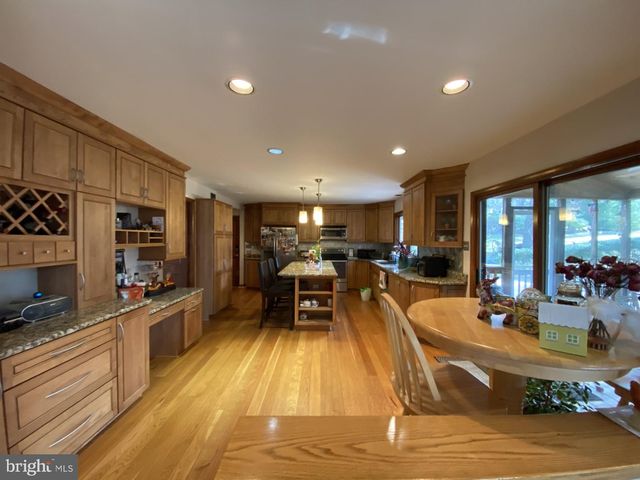 17 JONATHAN MORRIS CIR, Media, PA 19063