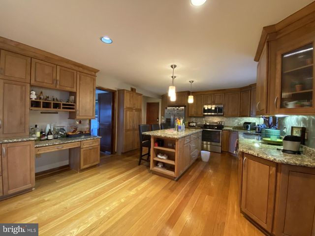 17 JONATHAN MORRIS CIR, Media, PA 19063