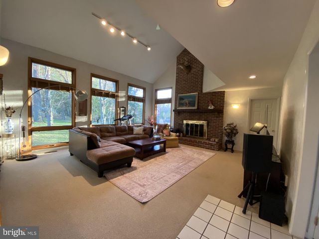 17 JONATHAN MORRIS CIR, Media, PA 19063