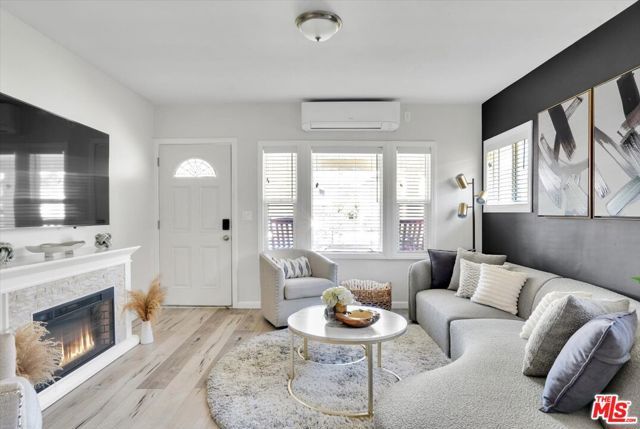 1138 W 52nd Street, Los Angeles, CA 90037