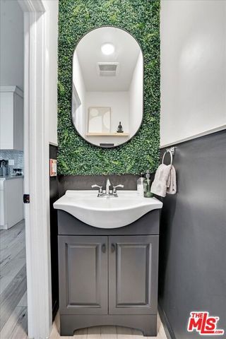 1138 W 52nd Street, Los Angeles, CA 90037