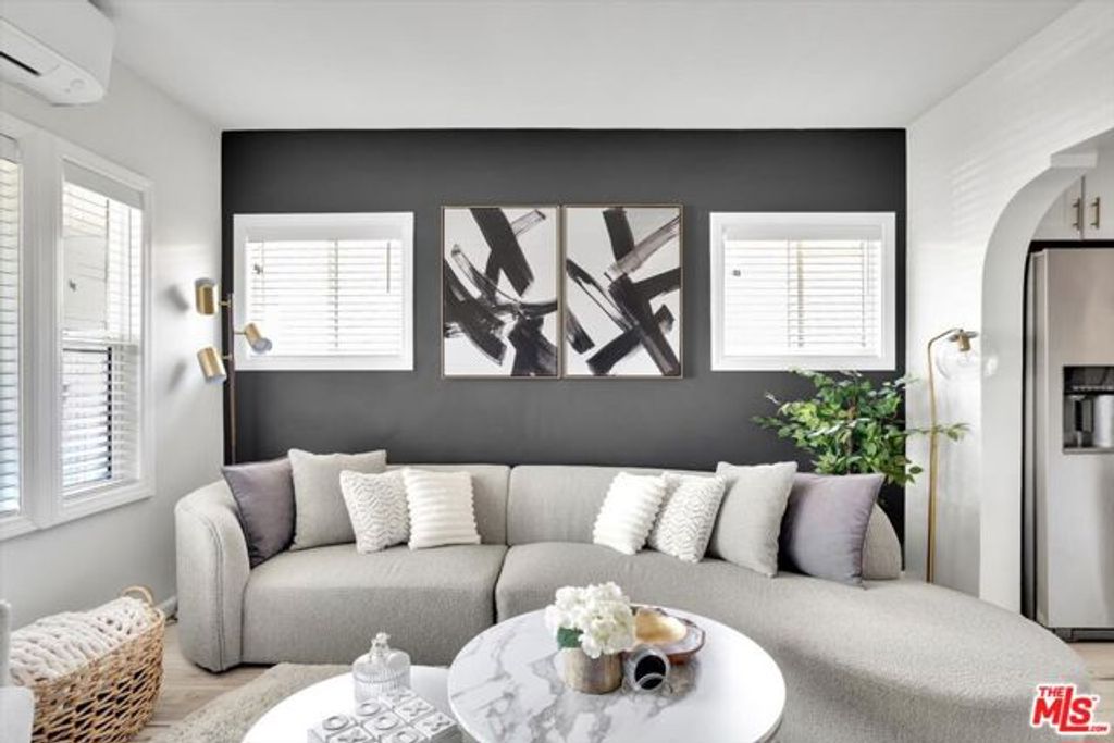 1138 W 52nd Street, Los Angeles, CA 90037